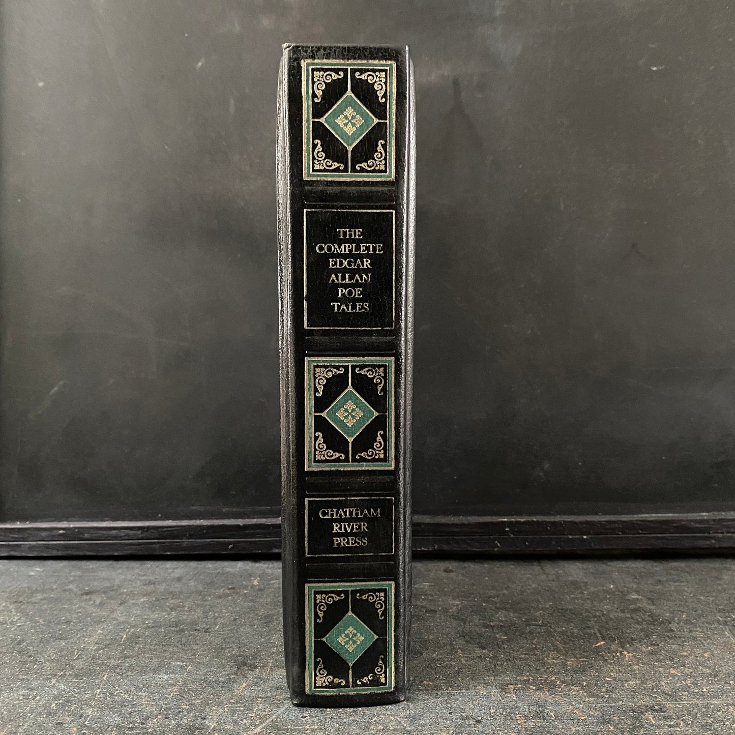 Vintage The Complete Edgar Allan Poe Tales, Chatham River Press