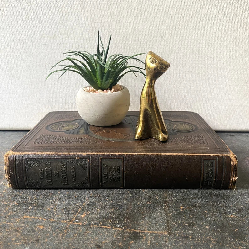 Vintage small brass cat figurine, mcm decor